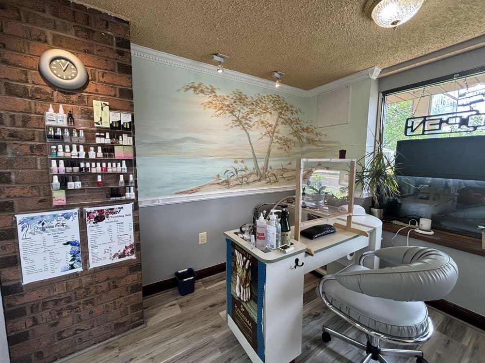 twinkling nails manicure table